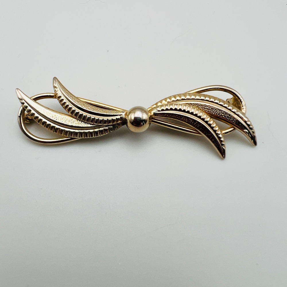 Vintage Textured Bow Brooch Feathered Leaf Design Gold Tone Pin
